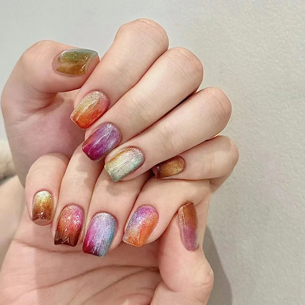 24Pcs Short Cat Eye Fake Nails Trendy Adhesive Glossy Champagne Press on Nails Durable Acrylic Nails Tips Set for Women&Girls
